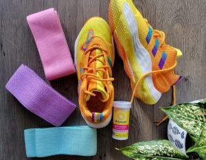 跑鞋，手环和益生菌